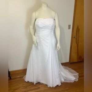 David’s Bridal style 9V9409 size 20W white corset lace back.